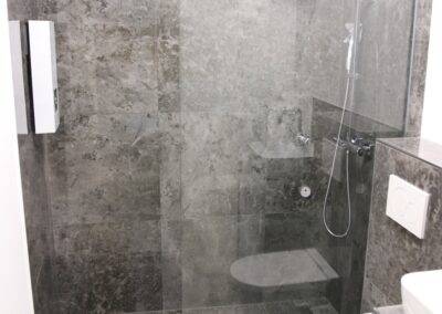 modernes Badezimmer