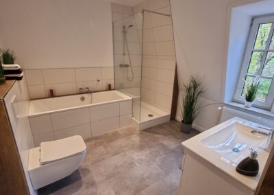 modernes Badezimmer