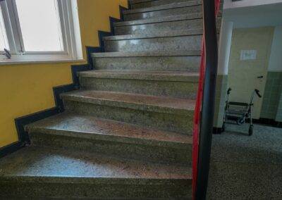 massive Treppe