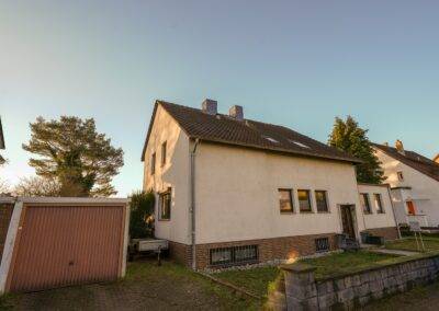 Straßenansicht der Immobilie