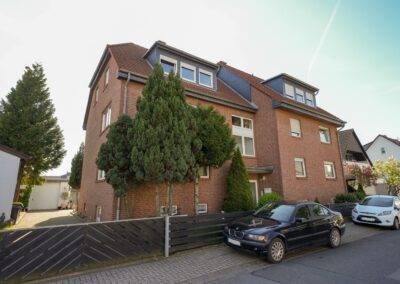 Straßenansicht Mehrfamilienhaus - Baujahr 1993