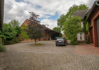 gepflasterte Hoffläche