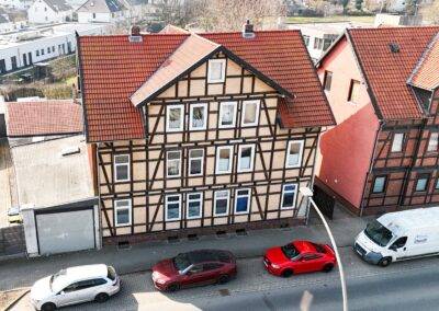 Straßenansicht der Immobilie