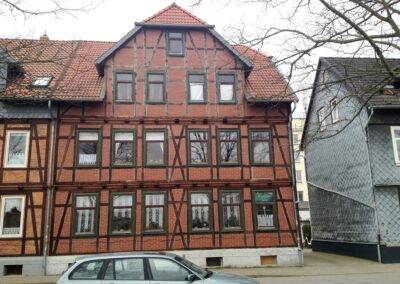 Straßenansicht der Immobilie