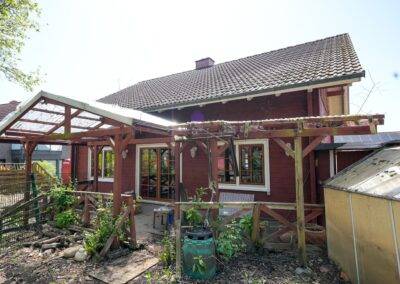 Satteldach mit Betondachsteinen