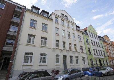 Straßenansicht der Immobilie